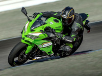 カワサキ『Ninja ZX-4R』シリーズに新色登場、RRに「KRTエディション」追加 画像
