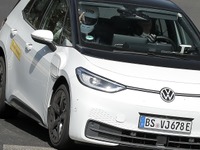 VW『ポロ』後継EV、プロトタイプを初スクープ！ 航続、サイズ、価格はどうなる？ 画像