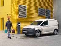 VWの小型ミニバン『キャディ』、2025年モデルにPHEV設定へ 画像