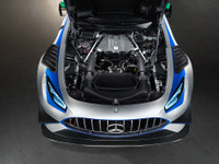 最後の自然吸気V8エンジンを搭載、伝説のレース車両をモチーフにした限定13台のメルセデスAMG GT3 画像