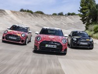 MINI「JCW」新型、今秋デビューへ…EVと内燃エンジンを設定 画像