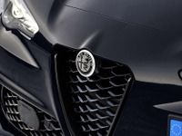 エンブレムが！ アルファロメオが限定車『ジュリア・ヴェローチェ・モノクロームエディション』発売 画像
