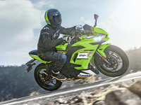 懐の広さがウリ、カワサキ『Ninja 650』2025年モデル発売へ　価格は106万7000円 画像