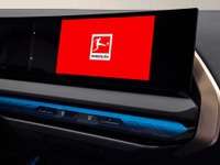 ハンズフリー走行中はサッカー観戦が可能に、BMW『7シリーズ』に搭載されたドイツならではの新機能 画像