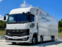 三菱ふそうの大型トラック『スーパーグレート』を新旧比較試乗、「なぜ、ここまで違う？」新型最大の魅力とは 画像