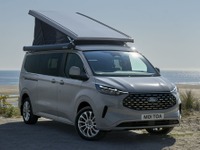 フォードの新型キャンピングカーにロングホイールベース＆PHEVも、新型『トランジットカスタム・ナゲット』 画像
