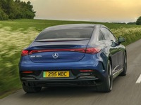 メルセデスベンツ『EQE』シリーズ、航続が最大690kmに…加速性能も向上 画像