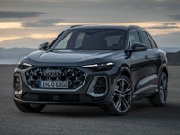 アウディ『Q5』新型発表、A5と同じ新プラットフォーム初採用…MHEVで燃費も向上 画像