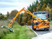 メルセデスベンツの万能車『ウニモグ』、最新の安全技術搭載しアップデート 画像