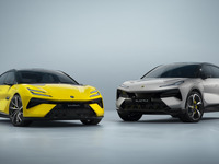ロータス『エレトレ』と『エメヤ』が中東に進出、高級車市場で存在感 画像
