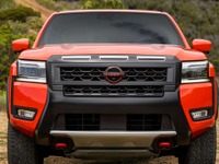 さらにコワモテ顔に変身！新色「アフターバーンオレンジ」が眩しい日産の新型『フロンティア』 画像