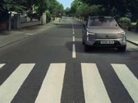 ボルボとビートルズの意外な関係？ 『EX90』に世界初の「アビー・ロード・スタジオモード」搭載 画像