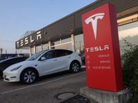 【株価】テスラが大幅続伸、25年1～3月期のFSD実用化計画が好感される 画像