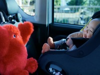 「マダイルヨ」子どもの車内置き去りゼロへ、日産が子守り支援ロボットに新機能を追加 画像