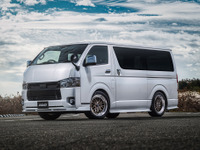 あのハイエースが高級車に？！レイズ ホムラ「2×9L-RA」が見せる新世界に陶酔 画像