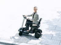 WHILL社、新型スクーター『モデルR』発表…国内最小クラスの小回り 画像