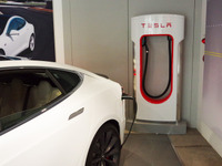 テスラの急速充電「スーパーチャージャー」、日本導入10周年…120か所598基に拡大 画像