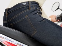 冬の女性ライダー必見！「＋11度発熱」「保温率37％」「防風フィルム」のバイコ限定防風スキニー登場 画像