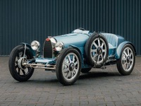 ブガッティ、85％スケールの電動ミニカー発表…製作は手作業で200時間 画像