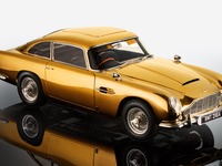 24K純金メッキで579万円！ 映画『007／ゴールドフィンガー』60周年、あのボンドカーが1/8キットに 画像