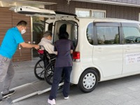 ダイハツ、滋賀県野洲市で「ゴイッショ」運行開始…8つの介護施設で共同送迎サービス 画像