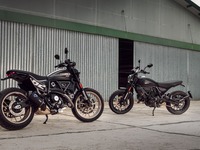 ドゥカティ『スクランブラー』2025年モデルは、個性あふれる「アイコン・ダーク」と「フル・スロットル」の2モデル 画像