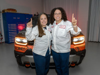 ホンダのSUV『パスポート』新型、正式発表前にプロトタイプが女性だけのラリーに参戦中 画像
