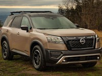 日産の3列シートSUV『パスファインダー』2025年モデルが登場、迫力のオフロード仕様「Rock Creek」も 画像
