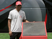 ハミルトンがセナの乗ったマクラーレンに 画像