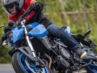 【スズキ GSX-8S 試乗】トラクションという言葉の意味を教えてくれる…伊丹孝裕 画像