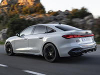 アウディ『A5』新型、デジタル化とスポーティさを融合した新世代セダンに、新写真を公開 画像