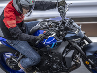 【ヤマハ MT-09 試乗】“アウトロー”がスポーツバイクの王道に則った進化を遂げた…伊丹孝裕 画像
