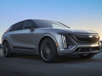 キャデラック初のフル電動SUV『リリック』、高性能版「Vシリーズ」設定へ 画像