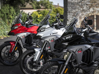 【ドゥカティ ムルティストラーダV4S 海外試乗】世代を重ねるたびに快適さを増す「最高のツーリングバイク」…佐川健太郎 画像