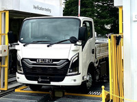 いすゞ、バッテリー交換式EVの社内実証実験を開始…自動で電池交換可能 画像
