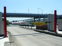 有人料金所出口に開閉バーを増設　NEXCO西日本 画像