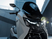 「ターボ」で話題のスポーツスクーター『ヤマハ NMAX』、グローバルモデルの125cc版が初公開 画像