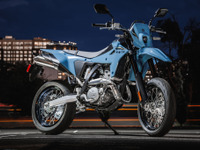 スズキが初公開！ 新型デュアルスポーツバイク『DR-Z4S/SM』、世界展開もあるぞ…EICMA2024 画像