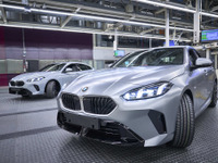 “斜めグリル“の新型BMW『2シリーズ グランクーペ』、2025年3月発売に向け生産開始 画像