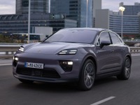 ポルシェ『マカン』新型のEV、2025東京マラソンでランナー先導へ 画像
