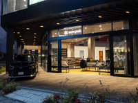 トヨタ販売店がアウトドアショップに、スノーピークとの体験型コラボ店舗がオープン 画像