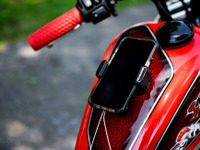 「超強力マグネット」バイク用スマホホルダーがアップデート、「FREAKMOUNT2.0」発売 画像