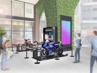ヤマハとホンダがコラボ展示！ バイクSFアニメ『Tokyo Override』劇中車の『YZF-R1』＆『CB1300』が渋谷に登場 画像