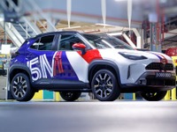 トヨタ『ヤリスクロス』の特別仕様車公開…仏工場の生産500万台を祝う 画像