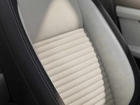 ジャガーランドローバー、使用済みポリウレタンシートを新車のシートに再利用へ 画像
