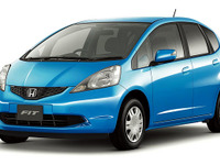 新車販売、首位の フィット に プリウス が急接近…09年上半期 画像