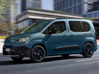 フィアットの遊べるMPV『ドブロ』新型が発売、顔つき精悍に　414万円から 画像