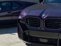 「二度と使用しない限定色」を専用開発、BMW XMと「Kith」のコラボ第2弾 画像