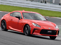 トヨタ『GR 86』＆スバル『BRZ』…絶滅危惧種のNA×FR×MTの走りがスゴイ!! 画像