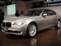 【BMW 7シリーズ 試乗】やっぱり攻めのクルマ…岩貞るみこ 画像